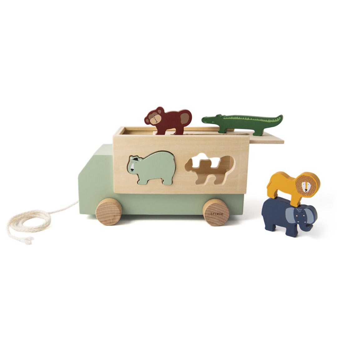 Camión con animales de madera